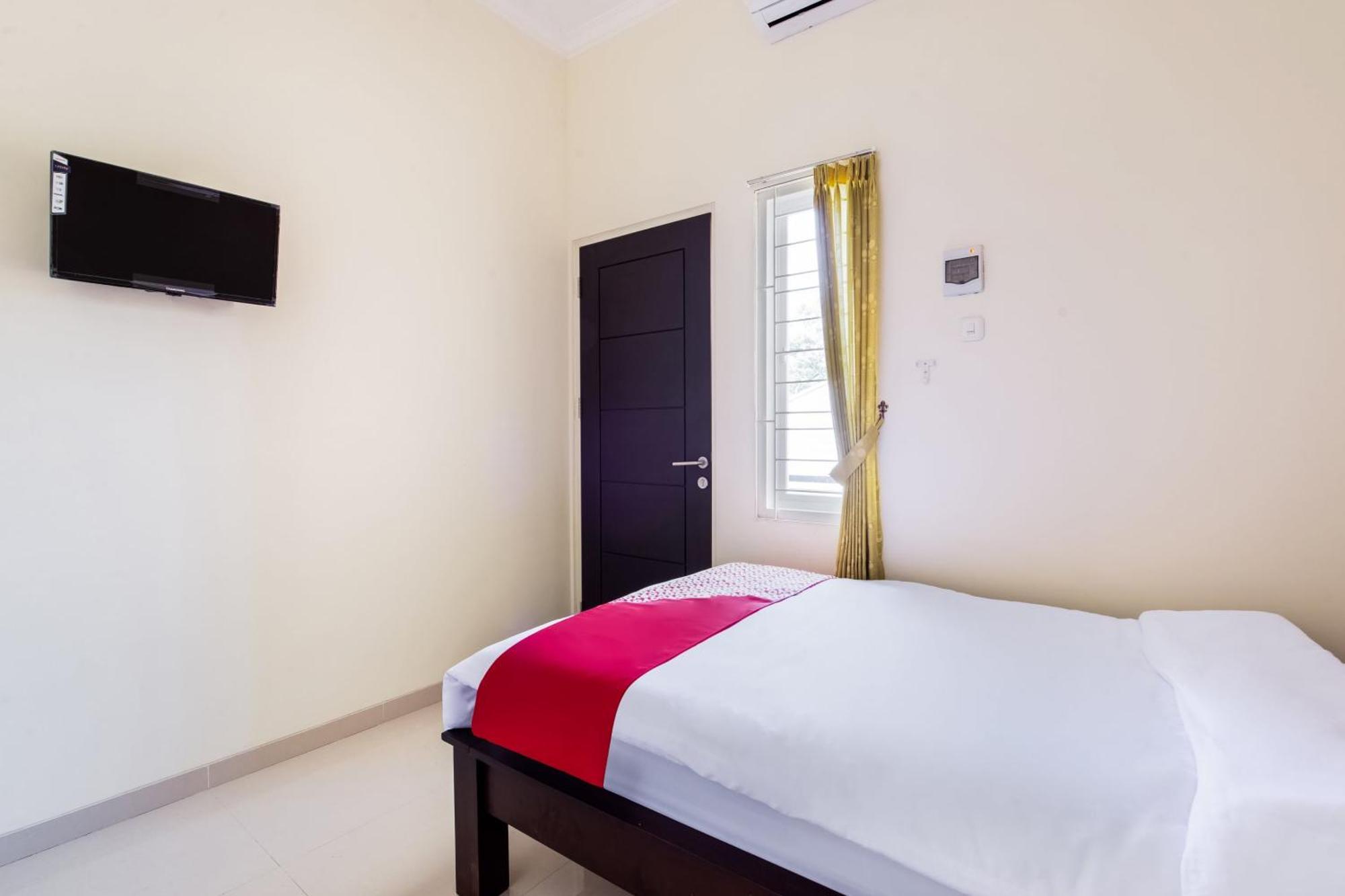 Oyo Life 3398 Griya Rm 19 Syariah Ξενοδοχείο Σουραμπάγια Εξωτερικό φωτογραφία