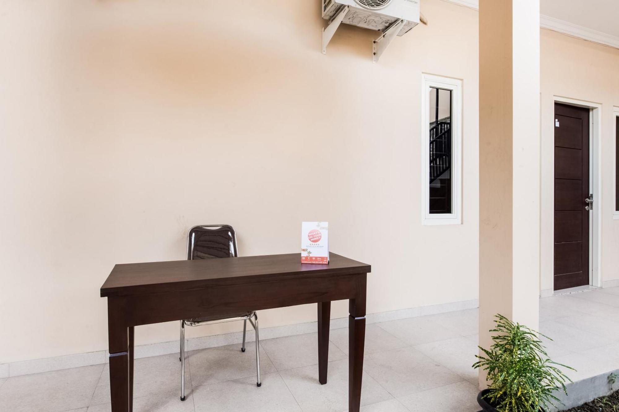 Oyo Life 3398 Griya Rm 19 Syariah Ξενοδοχείο Σουραμπάγια Εξωτερικό φωτογραφία